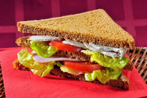 Голодный вор украл бутерброды из пластика