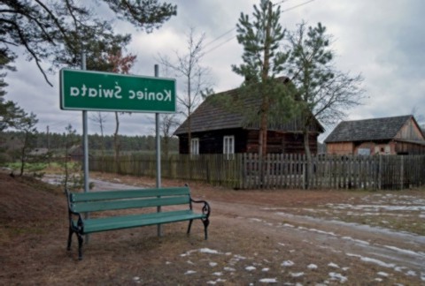 Польская деревня  Конец Света  постоянно лишается указателей