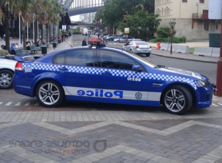 В Сиднее полиция ездит на Porsche Panamera.
