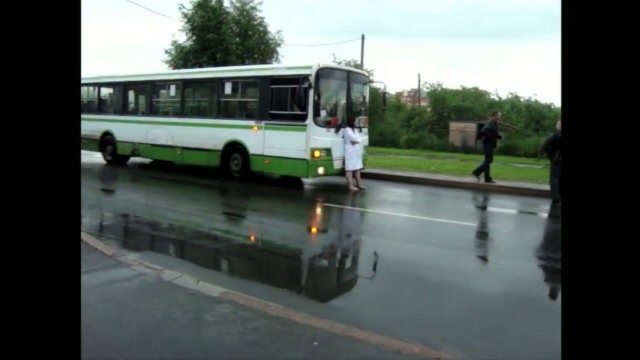 Житель Питера разделся  чтобы проникнуть в метро